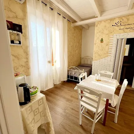 לינה וארוחת בוקר Il Girasole