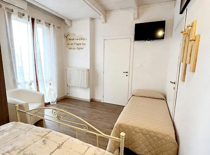 Alojamento de Acomodação e Pequeno-almoço Il Girasole 4*